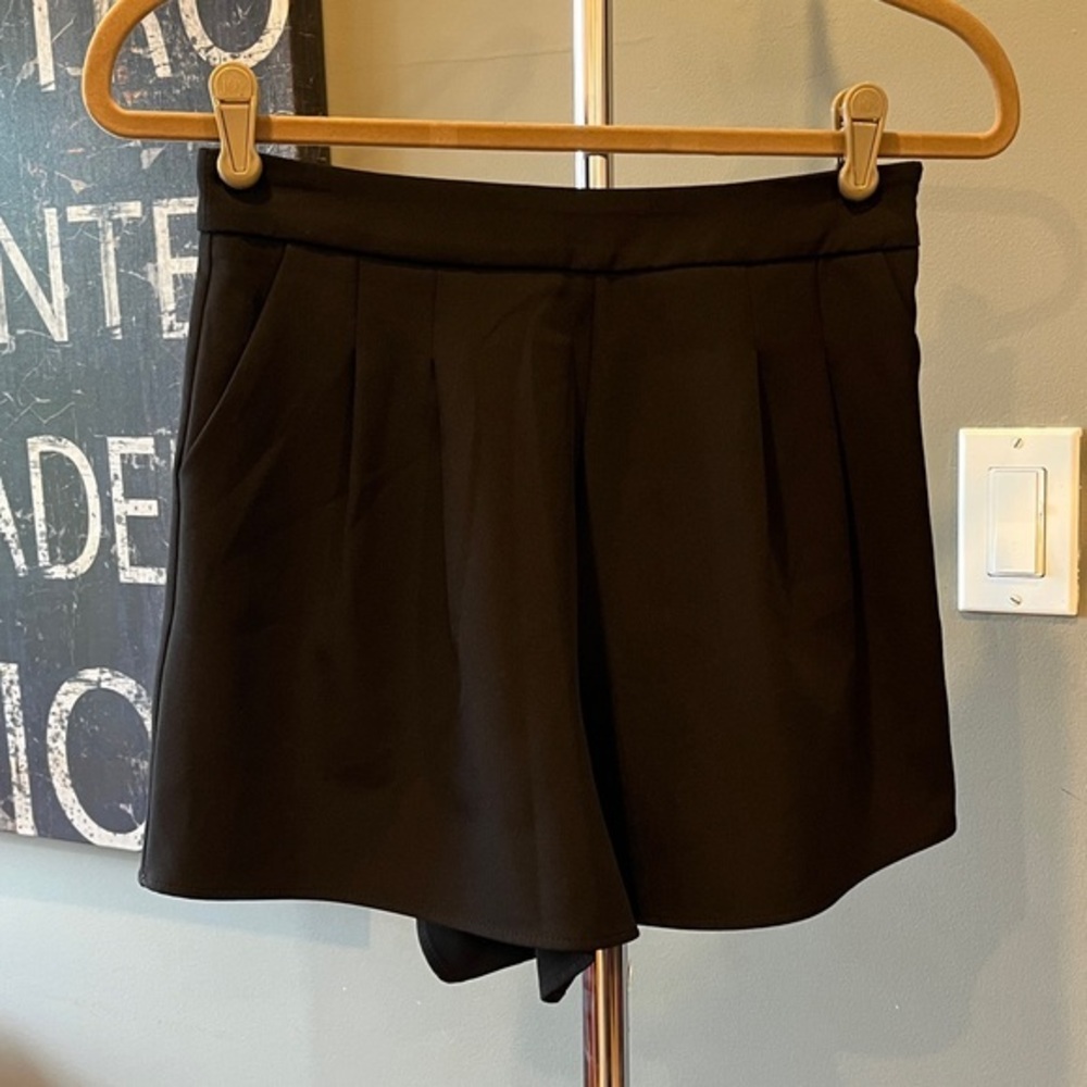 🥑NWT Topshop pleated tuxedo shorts Size 2 US / size 6 UK black CLEARANCE